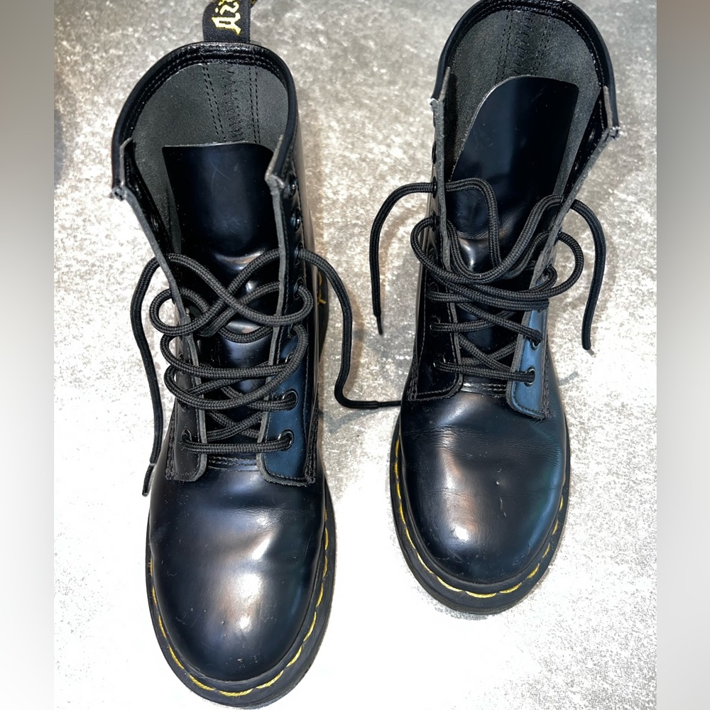 1460 WOMEN'S SMOOTH LEATHER LACE UP BOOTS all wear visible in photos